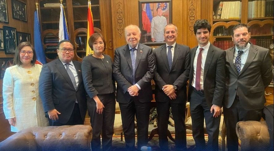 departamento i+d. naval meteorological and oceanograhic center ( centro meterorologico y oceanografico naval. departamento de comercio e industria junta de inversion